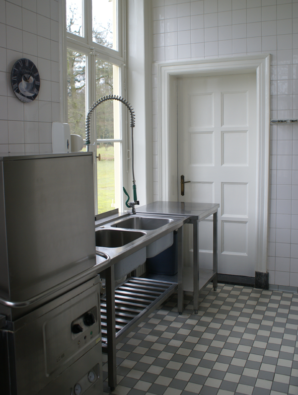 Keuken Kasteel Hoekelum in Bennekom. Kozijnen en deuren geschilderd door Van Reemst in Bennekom.