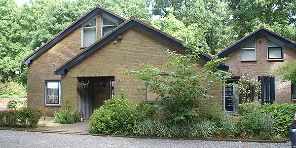 Onderhoud schilderwerk buiten nodig? Bel schildersbedrijf Van Reemst in Bennekom!