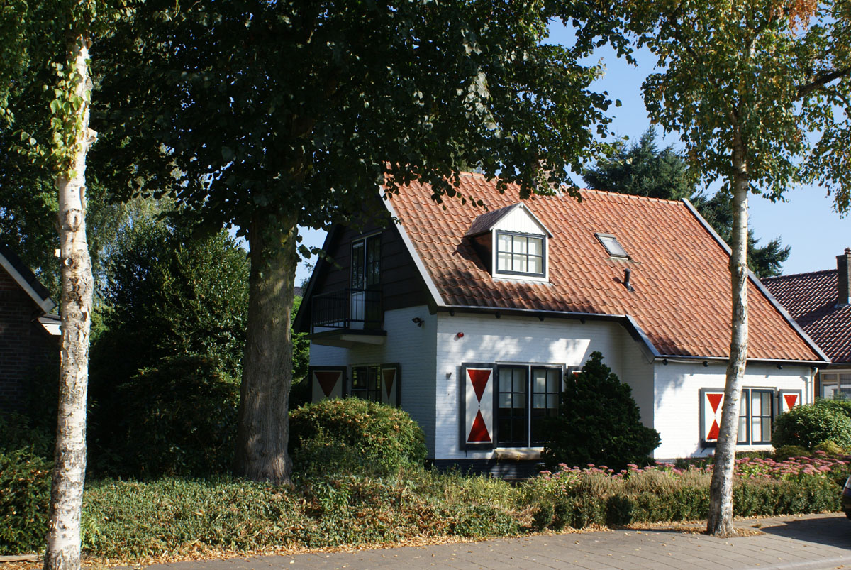 Luiken onder de linde. Buitenschilderwerk in Bennekom door schilder Van Reemst