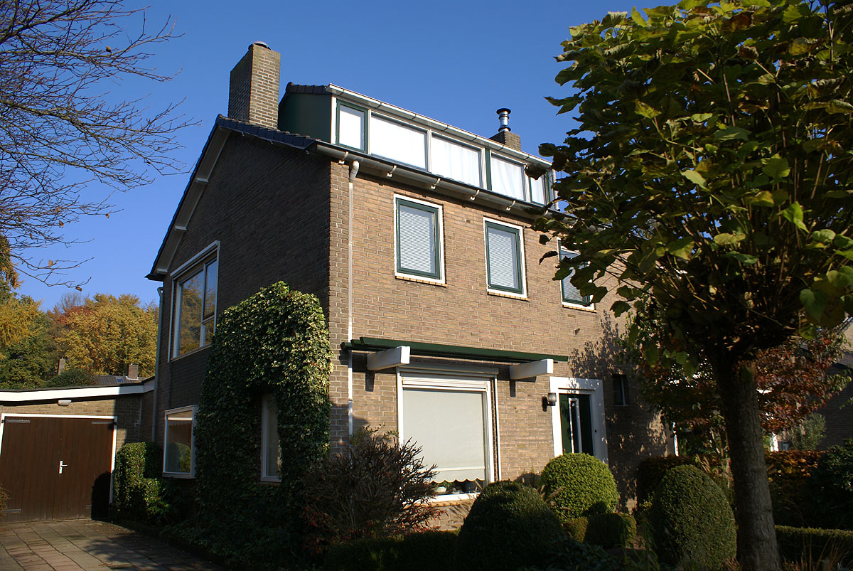 Twee-onder-een-kapwoning woning in Ede, pas geschilderd door schildersbedrijf Van Reemst uit Bennekom. 0318-417884