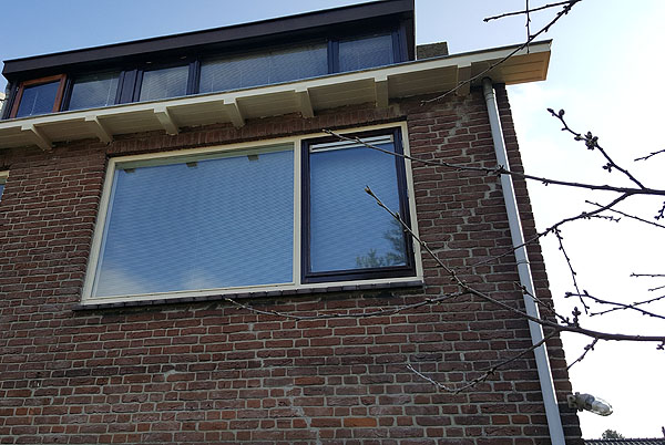 Schilderwerk jaren 60 hoekwoning door Schildersbedrijf Van Reemst.