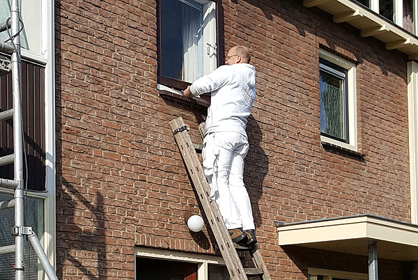 Schilderwerk jaren 60 hoekwoning door Schildersbedrijf Van Reemst.