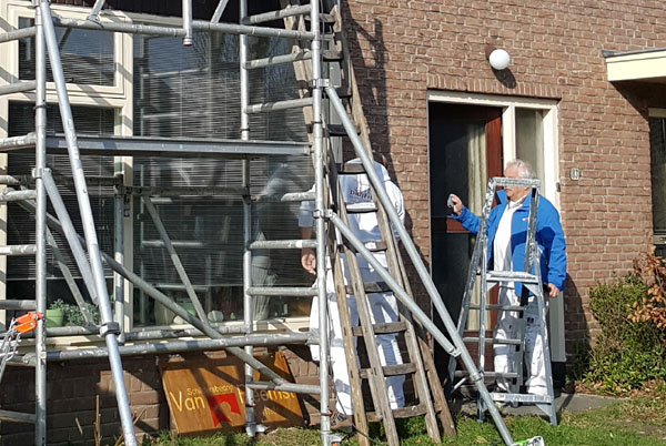 Schilderwerk jaren 60 hoekwoning door Schildersbedrijf Van Reemst.