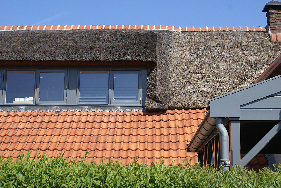 Vrijstaand huis met wit-groen schilderwerk dat opgeknapt moet worden? Bel van Reemst in Bennekom