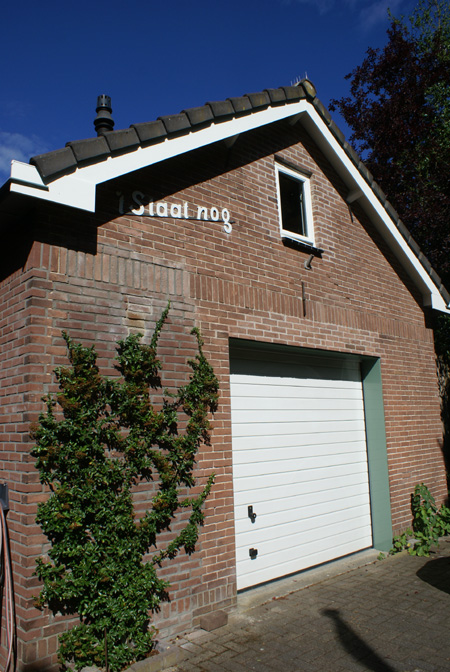 Garage in het oude woonhuis.