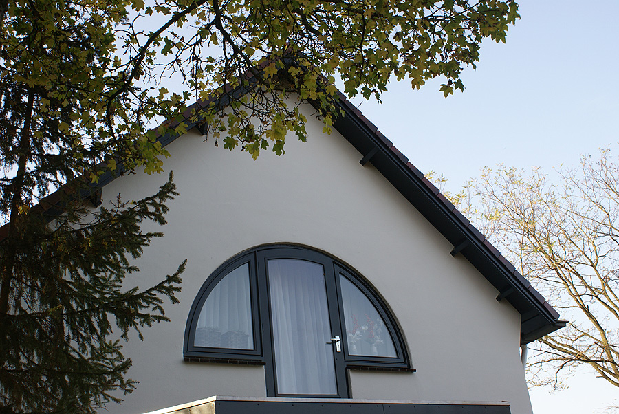 Markant huis geschilderd door Van Reemst in Bennekom.